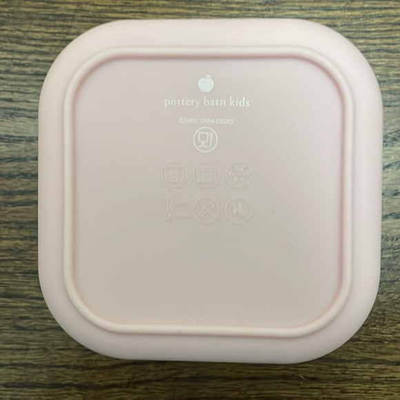 Pottery Barn Kids silicone lunch container - Picture 2 of 4